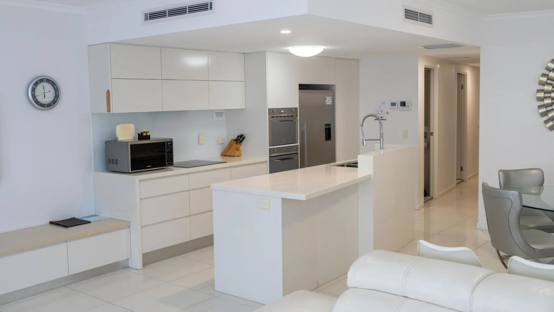 קלונדרה Kings Edge Holiday Apartments