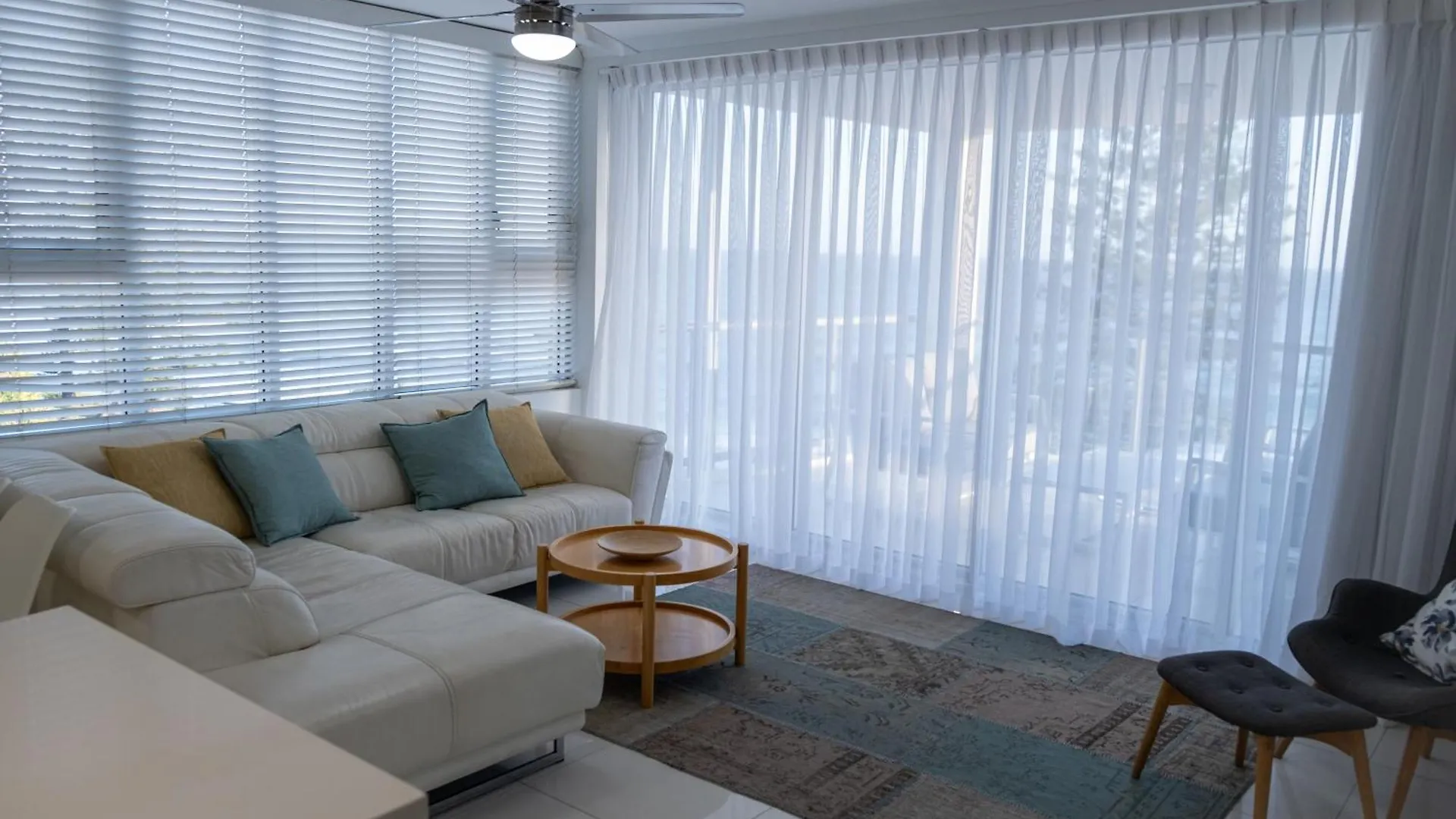 קלונדרה Kings Edge Holiday Apartments